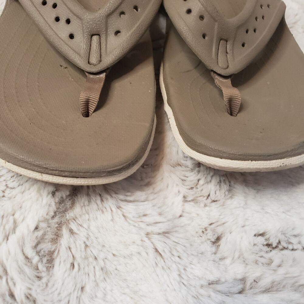 CROCS MENS ICONIC COMFORT SLIP ON MEDIUM SIZE 9 THONG SANDAL - Picture 2 of 6